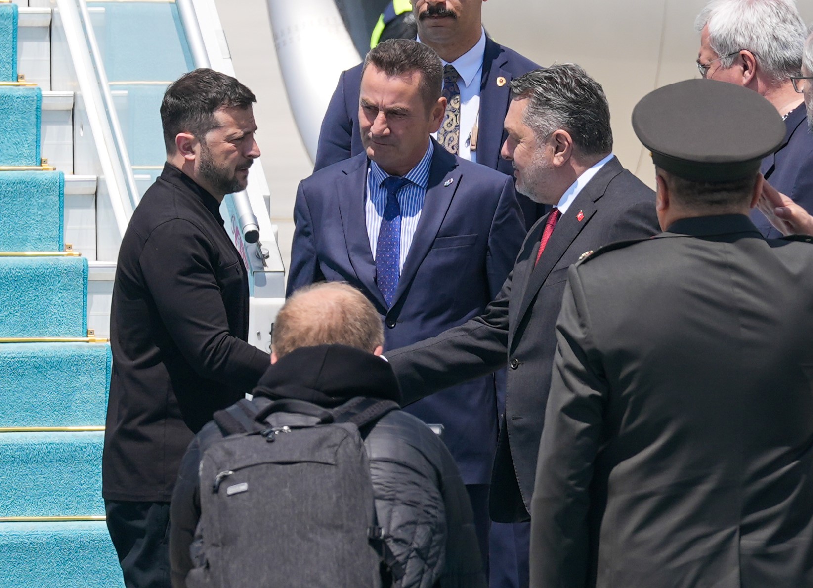Ukrayna Devlet Başkanı Zelenski, Esenboğa Havalimanı'nda.