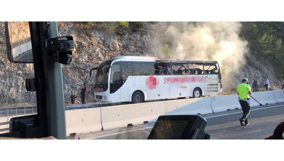 mugla antalya yolunda otobus yangini ntv