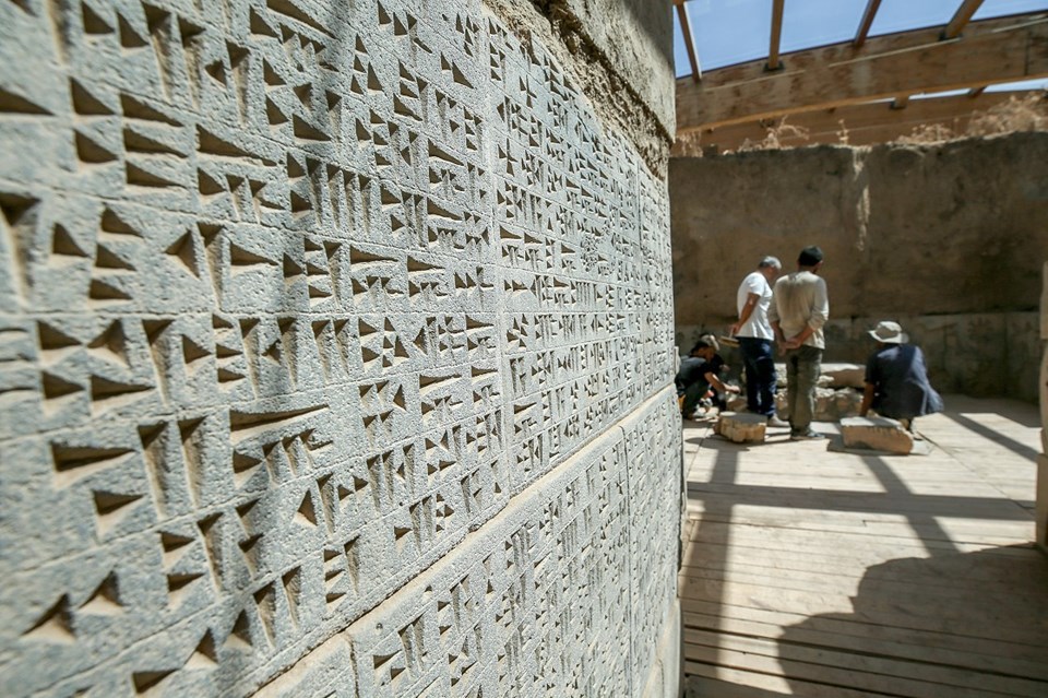 Anadolu'da ilk sentetik boyayı Urartular kullanmış - 1