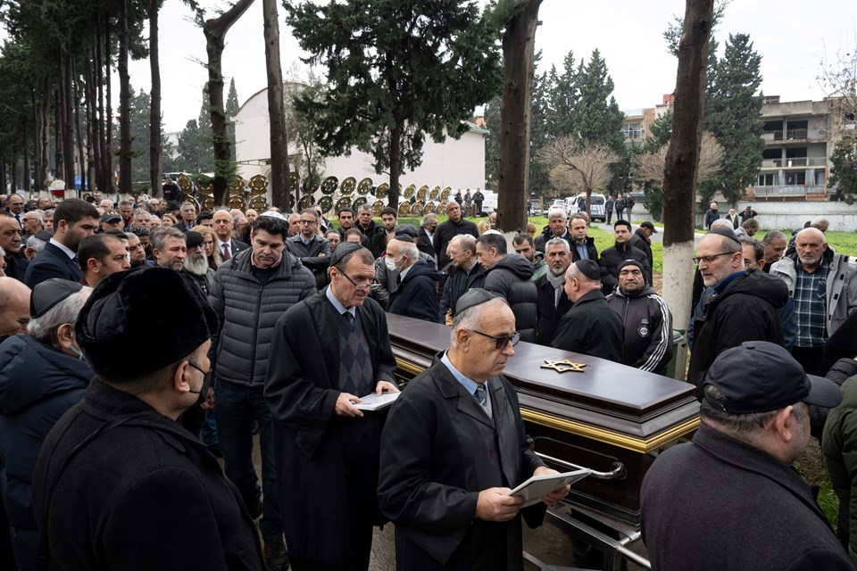 Yazar Hanri Benazus son yolculuğuna uğurlandı - 1