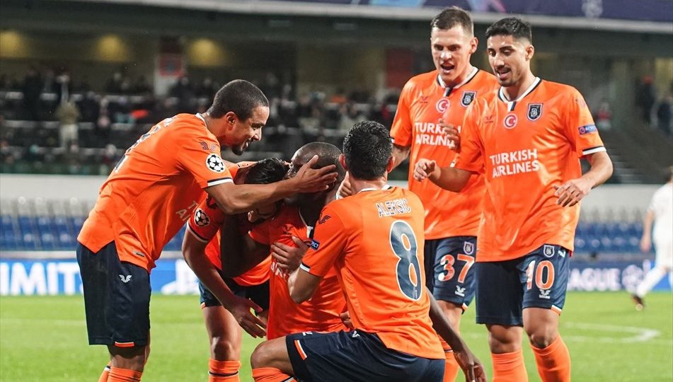 Чемпионат турции – истанбул башакшехир. Фк стамбул. Башакшехир фк. Стамбул башах шехир. Истамбул футбол.