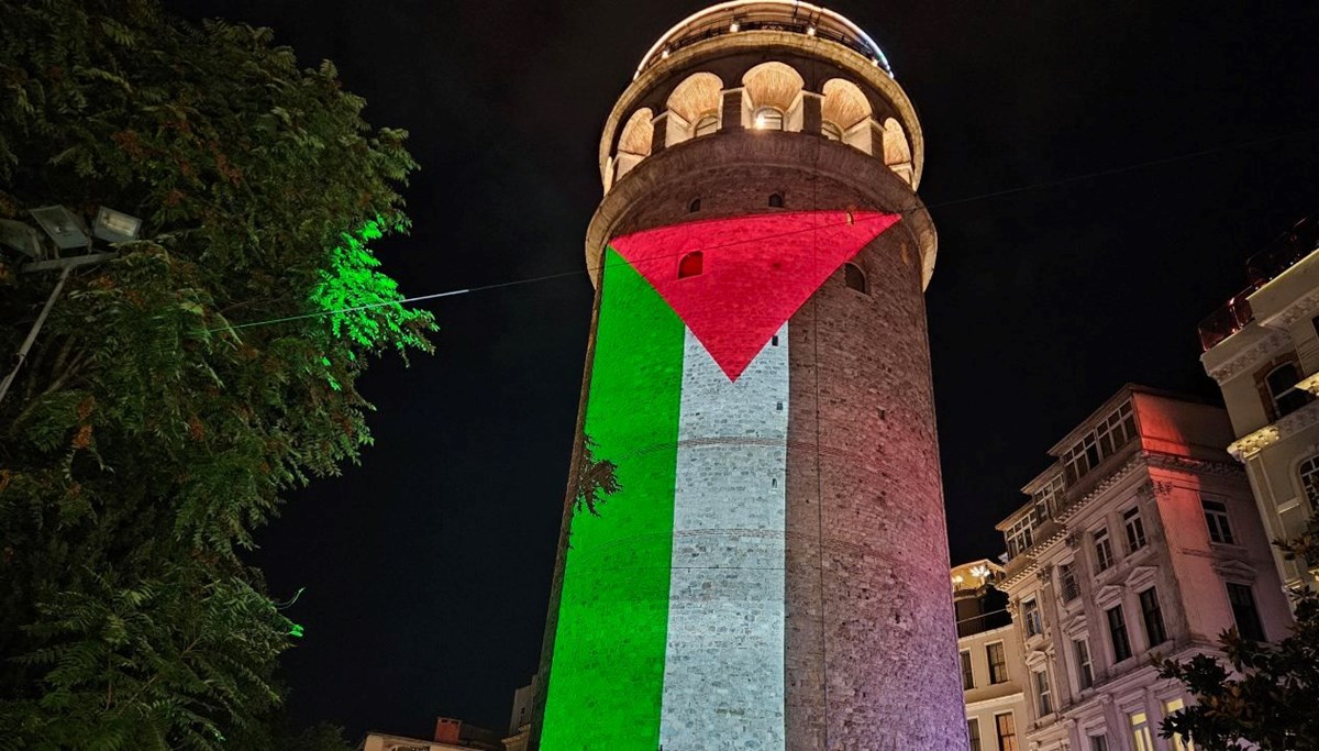 Filistin bayrağı Galata Kulesi'ne yansıtıldı