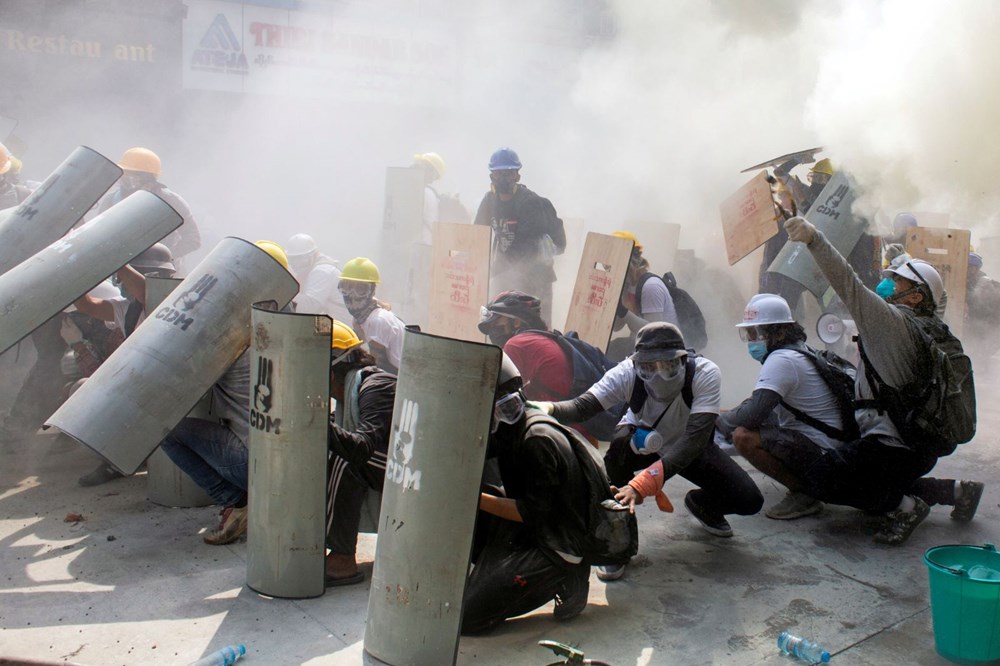 Myanmar'daki darbe protestolarında kan aktı: En az18 ölü - 18