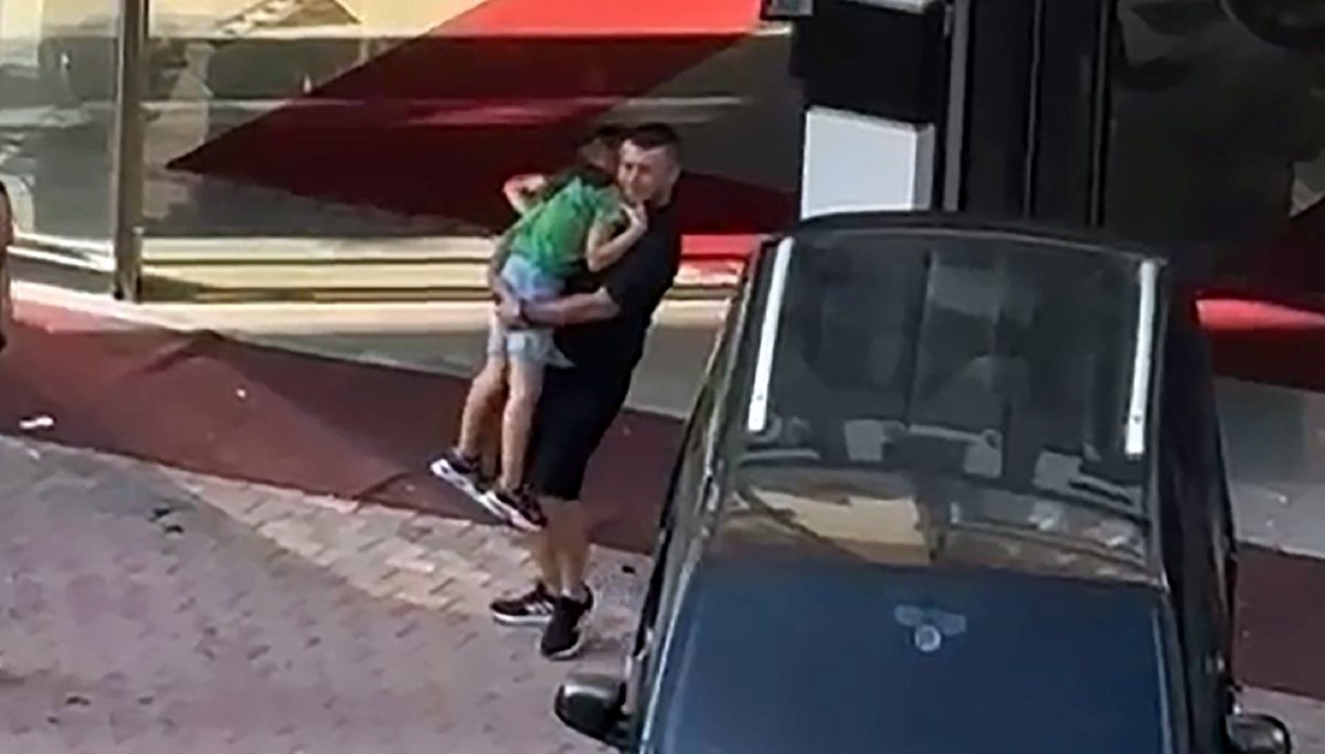 Silahlı saldırıda 8 yaşındaki çocuk vuruldu Silahlı saldırıda 8 yaşındaki çocuk vuruldu
