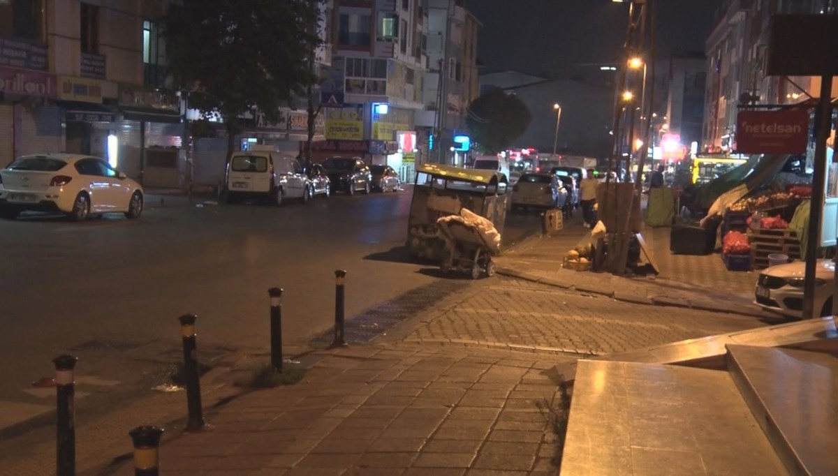 Esenyurt’ta bıçaklı saldırı: 1’i polis 2 kişi yaralandı Esenyurt’ta bıçaklı saldırı: 1’i polis 2 kişi yaralandı