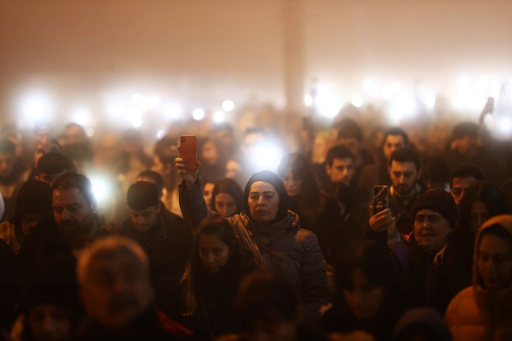 Depremzedeler 6 Şubat'ın yıl dönümünde geceyi sokaklarda geçirdi - 23