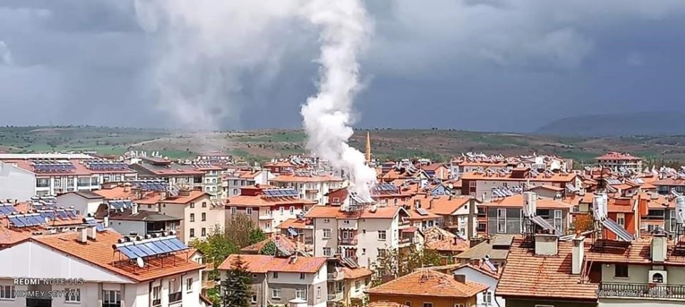 Konya'da 5 katlı apartmanda yangın - 1