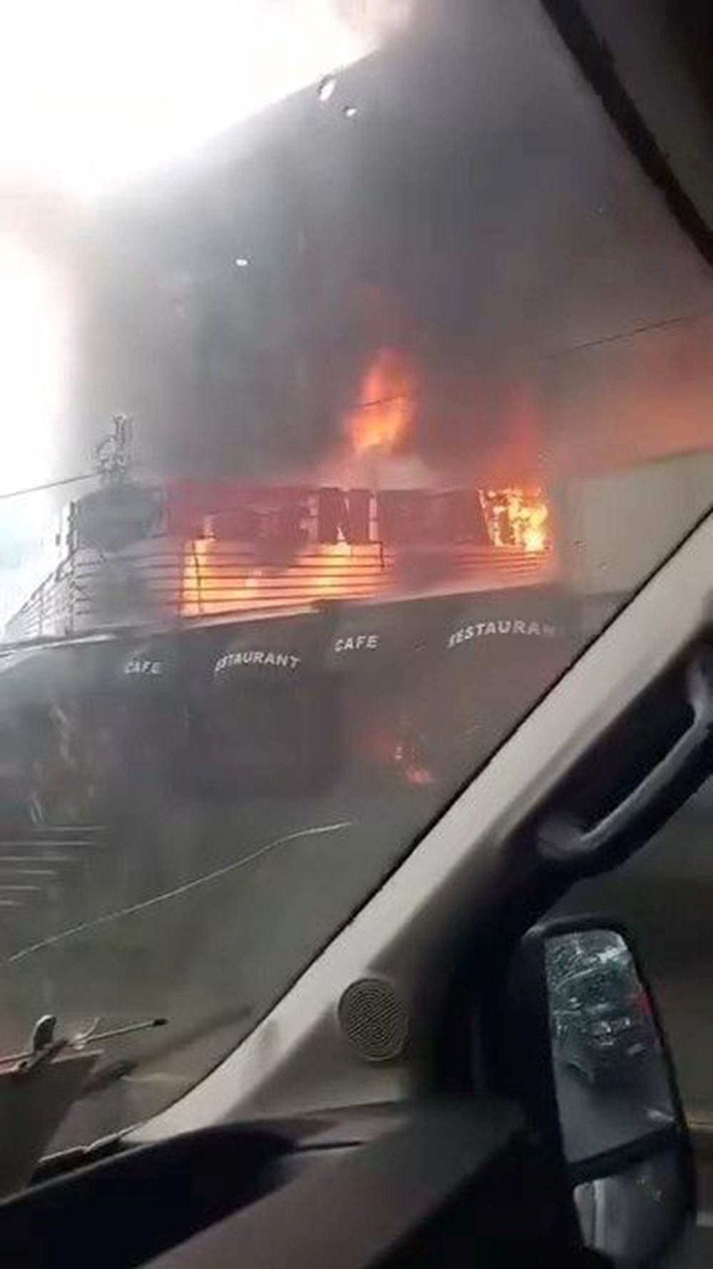 Esenyurt'ta yangın paniği: 132 daireli bina tahliye edildi 74 uRGRHBIPZEebNq5zB9 RHQ