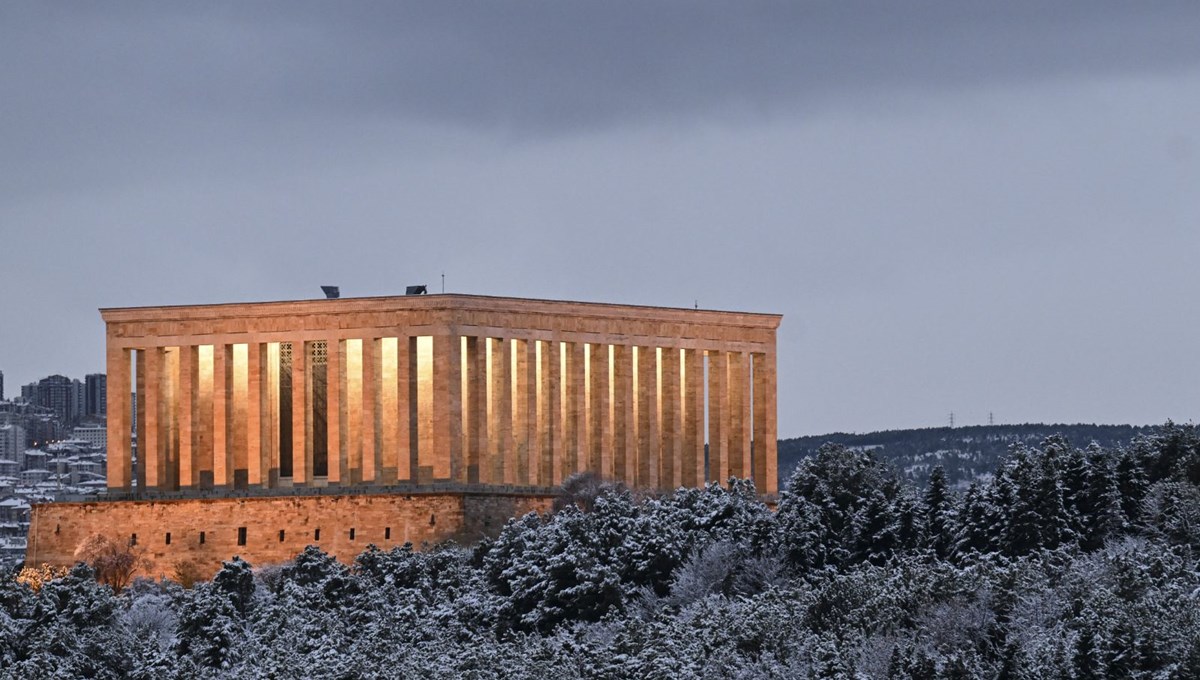 Ankara’da beyaz örtü: Anıtkabir’de kartpostallık görüntü