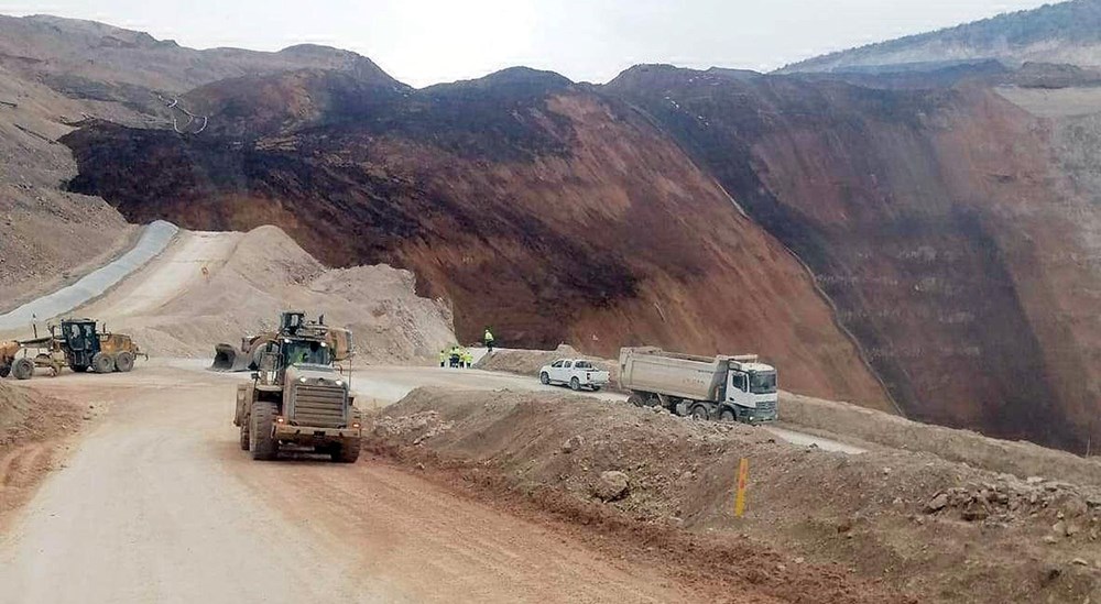 Erzincan İliç’te altın madeninde toprak kayması | Belediye Başkanı Aksun: En az 9 kişi toprak altında - 2
