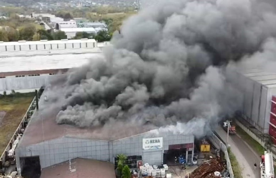 Kocaeli'de korkutan fabrika yangını - 1