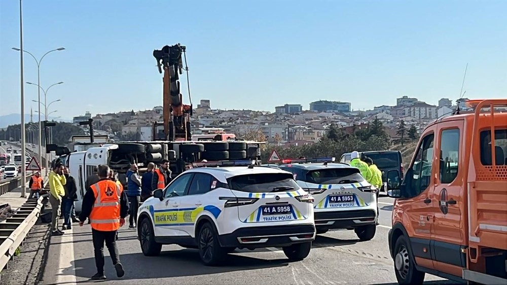 Otoyolda trafiği durduran kaza: Ankara yönünde uzun araç
kuyrukları oluştu - 2