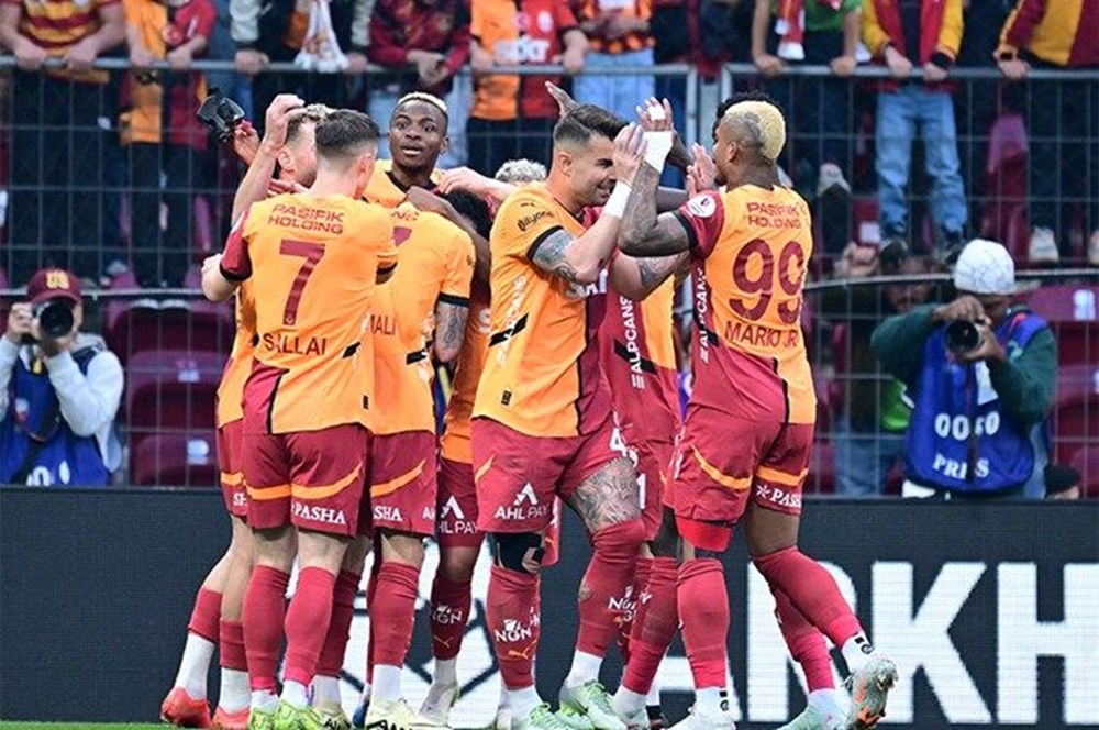 "Önümüzdeki dönem Galatasaray’ı taşıyamaz" Spor müellifleri kıymetlendirdi 72 uSVJFIelRkaUaOI0MrJrjQ