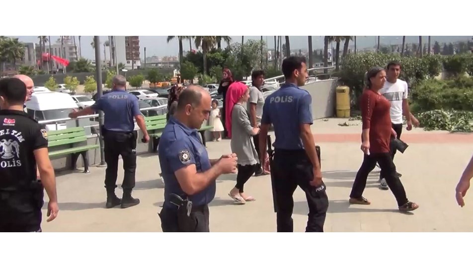 Firari hükümlünün yakınları polise saldırdı: 4 yaralı