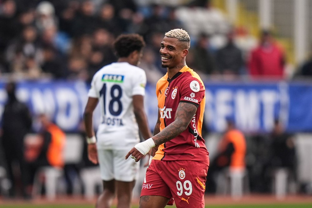 Galatasaray'ın yeni transferine ve Okan Buruk'a ağır eleştiri: