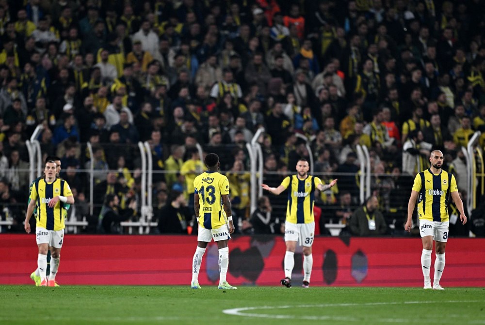 Derbi Zaferi Sonrası Yorumlar Coştu: Galatasaray, Fenerbahçe'yi Kupa Dışına İtti, Eleştirmenler İki Uca Bölündü! 76 uSyi4TAYrEOlsbLZoUOLsg