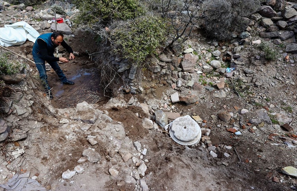 İzmir'de kaçak kazı sırasında manastır ve 1500 yıllık mozaik bulundu - 17