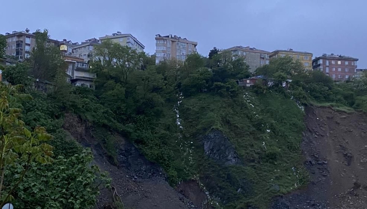 İstanbul Gaziosmanpaşa'da toprak kayması: 30 ev tahliye edildi