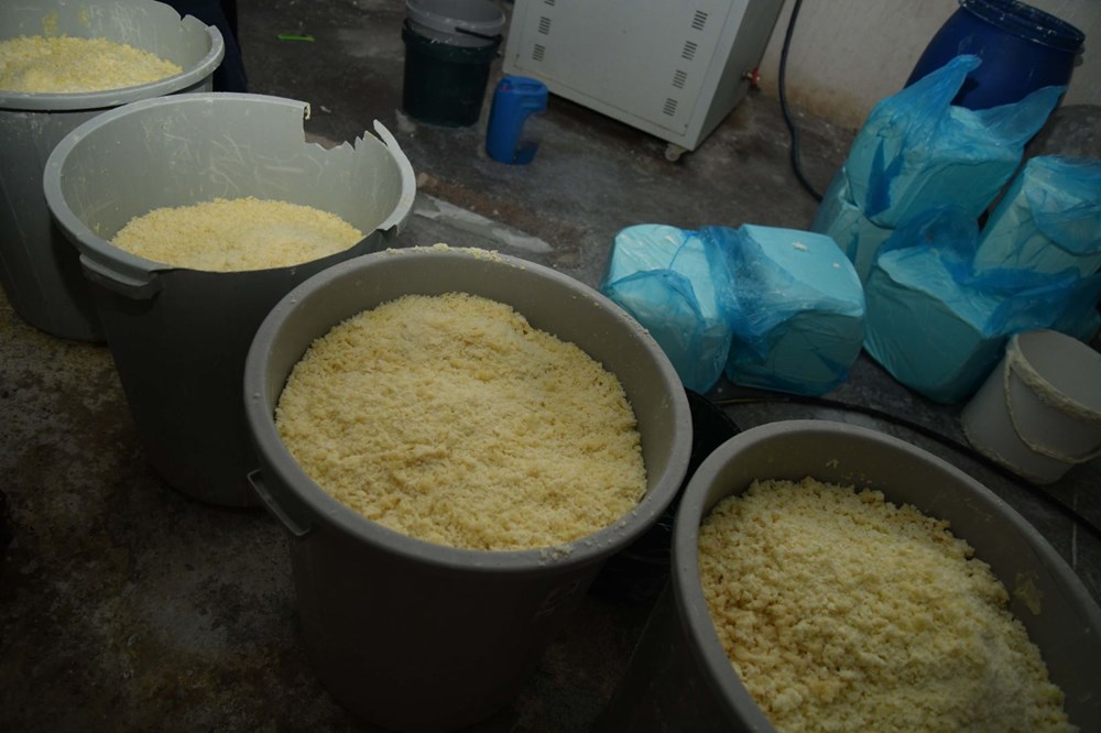 Kaçak peynir imalathanesine baskın - 8