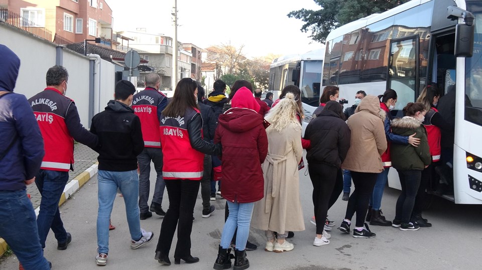 Jigolo çetesinin kurbanları: Sesi çok güzeldi, 10 bin TL yatırdım - 1