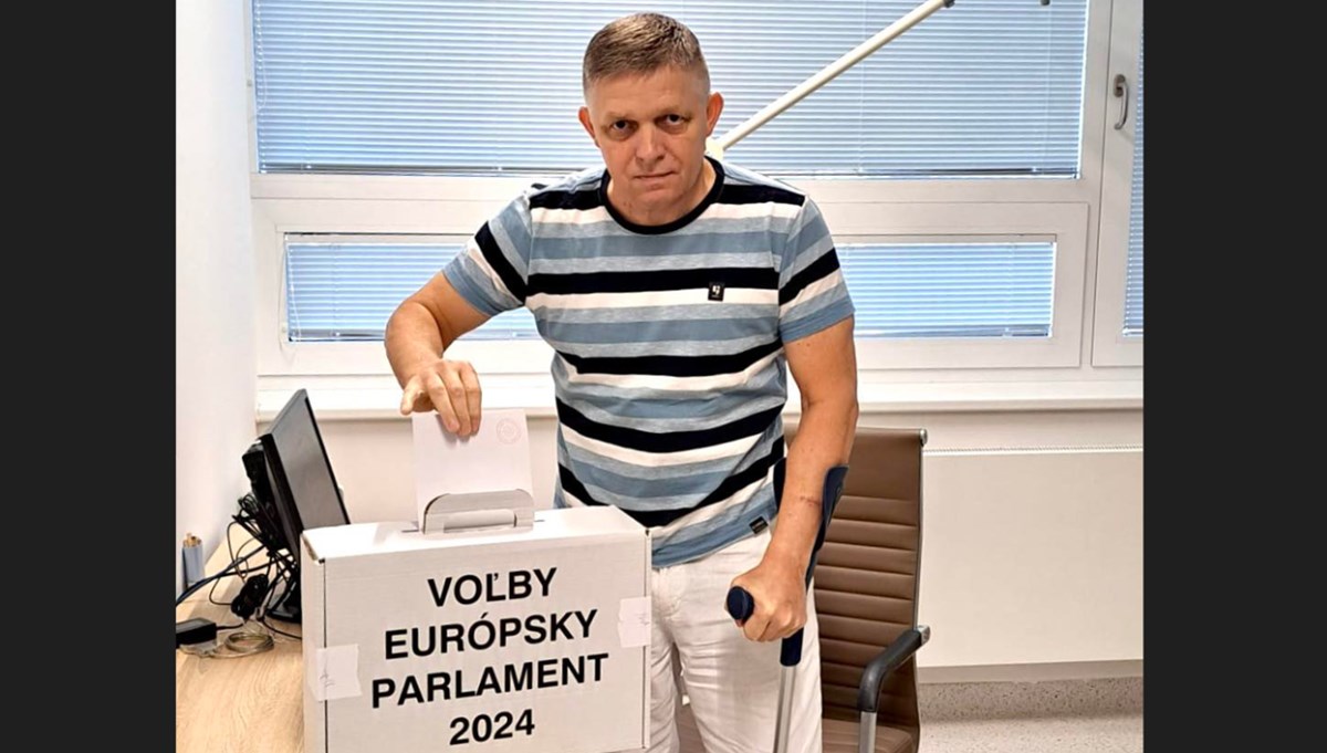 Slovakya Başbakanı Fico, AP seçimi için hastanede oy kullandı Slovakya Başbakanı Fico, AP seçimi için hastanede oy kullandı