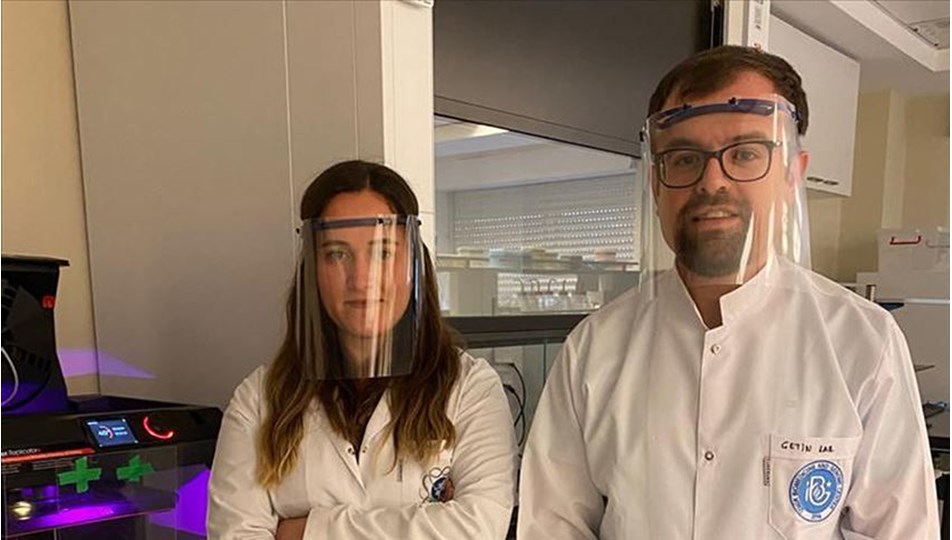 Sağlık çalışanları için 25 gramlık yüz siperliği geliştirildi