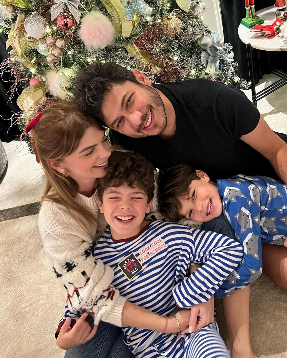 Ünlü isimlerden yeni yıl paylaşımları - 8