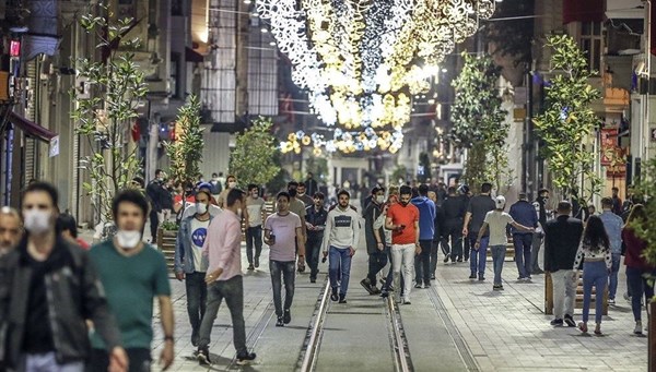 Sokağa çıkma kısıtlaması bitti, sokaklar doldu