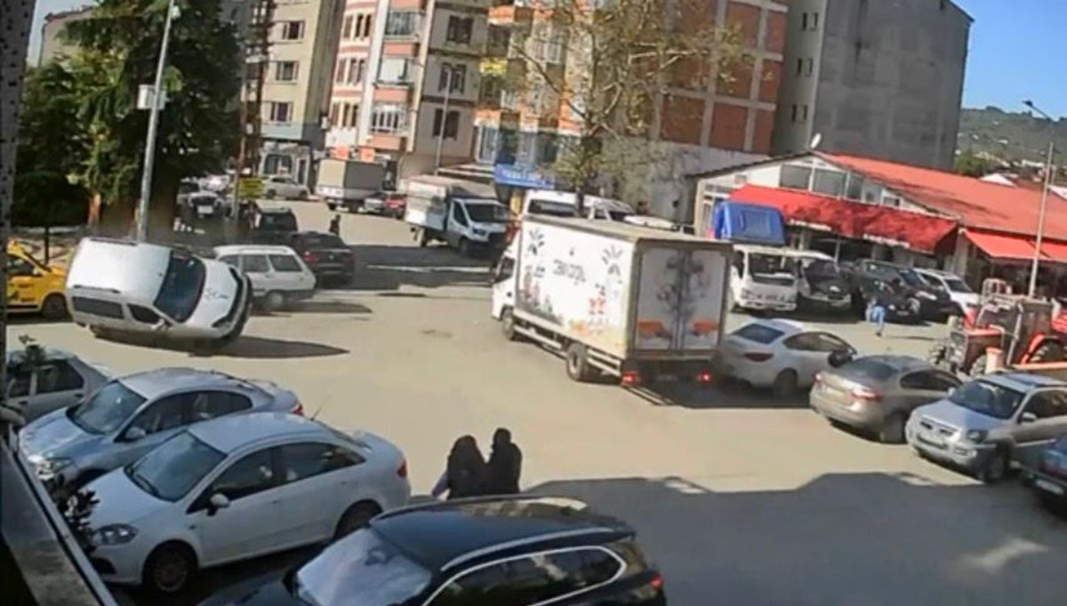 Ordu'da kamyonet ile hafif ticari araç çarpıştı Ordu'da kamyonet ile hafif ticari araç çarpıştı