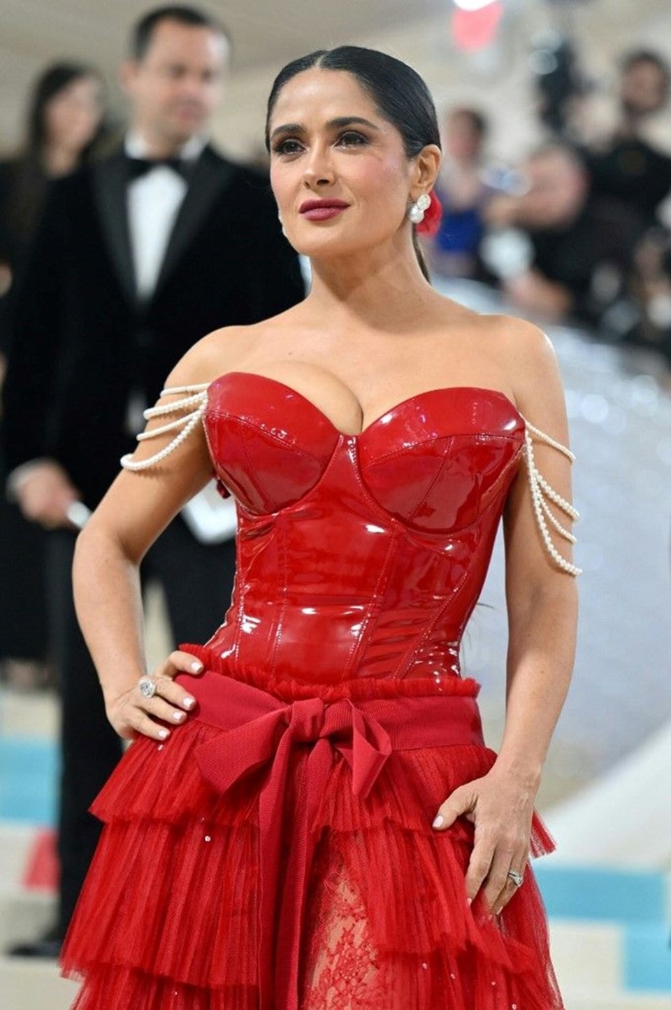 Salma Hayek ilk kırmızı halısında takım elbise giydi: Kimse bana kıyafet vermedi - 2