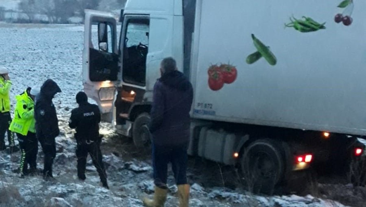 Direksiyon başında kalp krizi geçiren TIR şoförü hayatını kaybetti