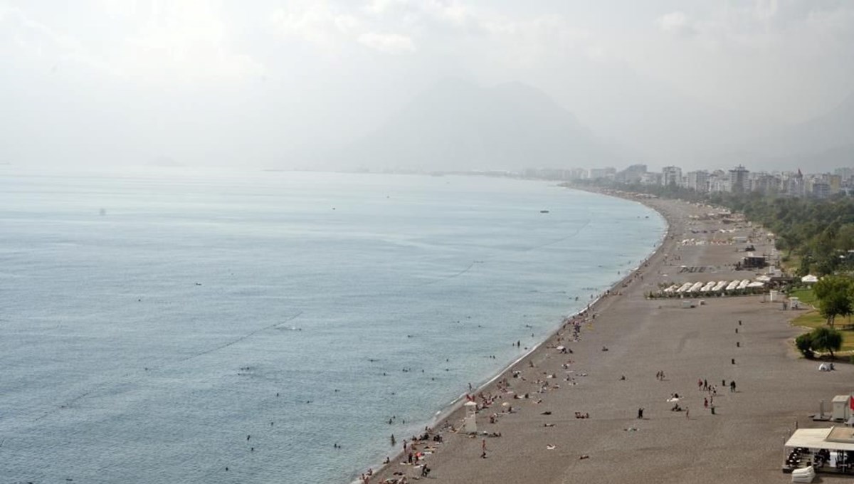 Antalya’da yazdan kalma gün | Termometreler 30 dereceyi gösterdi