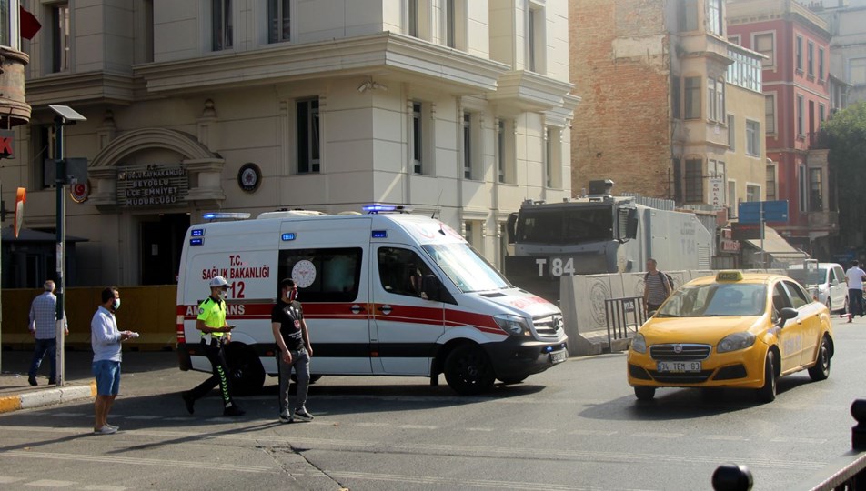 Beyoğlu İlçe Emniyet Müdürlüğü önünde kadına silahlı saldırı