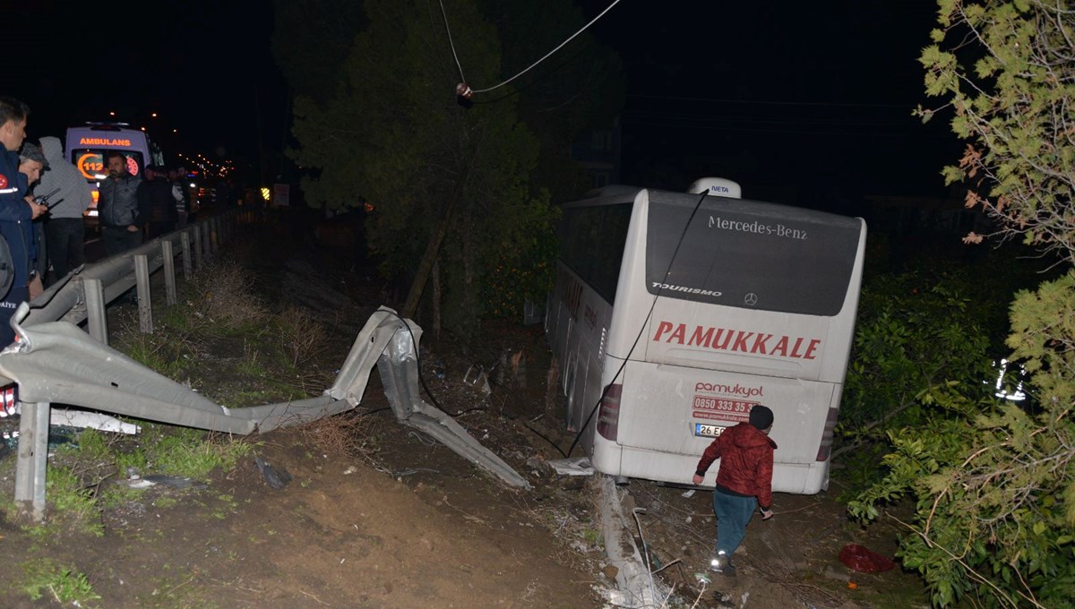 Manisa'da yolcu otobüsü ile kamyonet çarpıştı: 7 yaralı Manisa'da yolcu otobüsü ile kamyonet çarpıştı: 7 yaralı