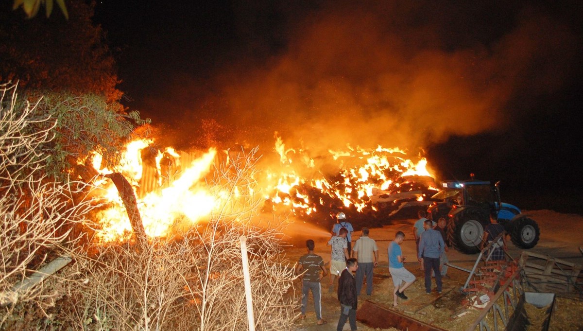 Malkara'da 8 bin balya saman alev alev yandı