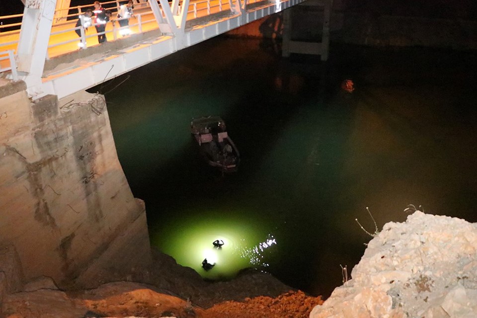 Erzincan'da minibüs nehre düştü: 5 ölü, 3 yaralı - 1