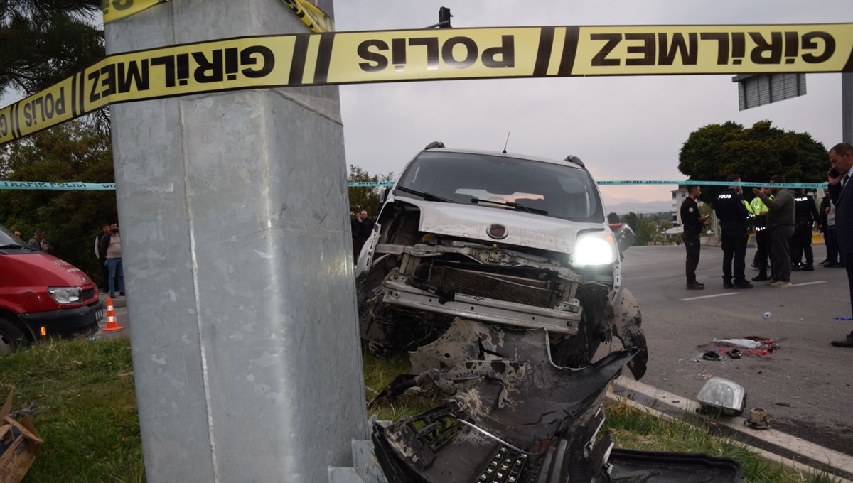 Van'da hafif ticari araç ile kamyonet çarpıştı: 1 ölü, 4 yaralı