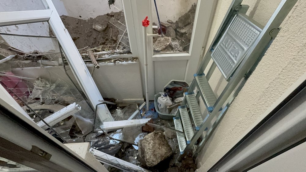 Beşiktaş'ta toprak kayması: Üç dairede hasar oluştu - 3