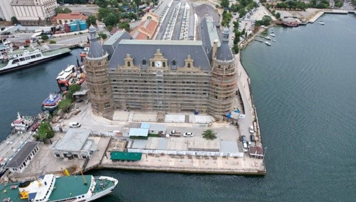 Binayı saran örtü kalktı, restorasyonun sürdüğü Haydarpaşa Garı uzun süre sonra ilk kez görüntülendi Binayı saran örtü kalktı, restorasyonun sürdüğü Haydarpaşa Garı uzun süre sonra ilk kez görüntülendi