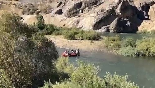 Beyhan Barajı’nda kapaklar açıldı: 4 kişi mahsur kaldı