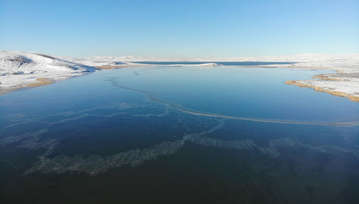 Kars eksi 20’yi gördü, Çıldır Gölü’nün yarısı dondu