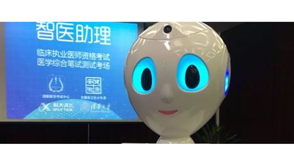 Çin'de bir robot yazılı tıp sınavından geçer not aldı