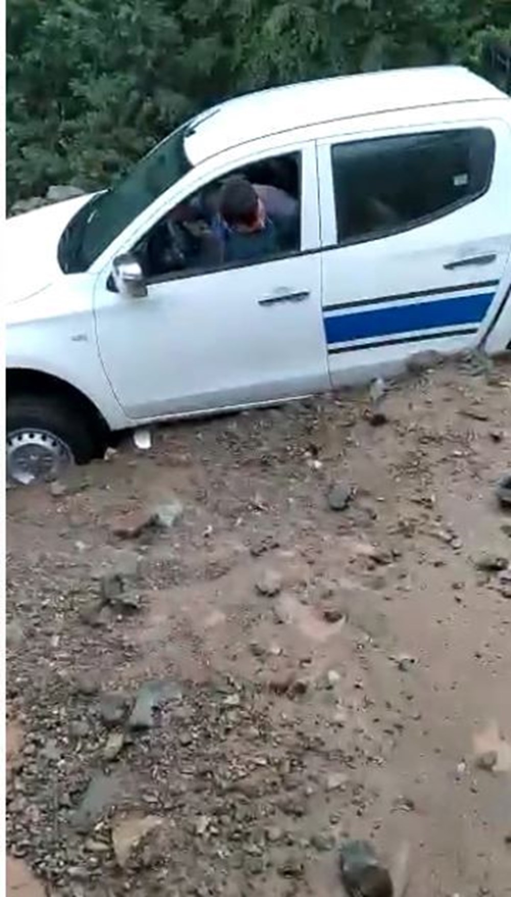 Doğu Karadeniz'de sağanak sel ve heyelana yol açtı: Ev çöktü, yollar kapandı - 5