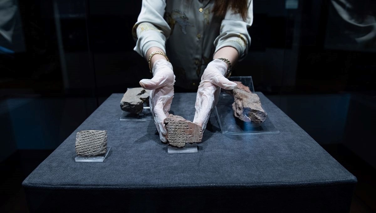 Hititlerin 3 bin 500 yıllık 'kutsal evlilik' tableti ziyaretçisiyle buluştu