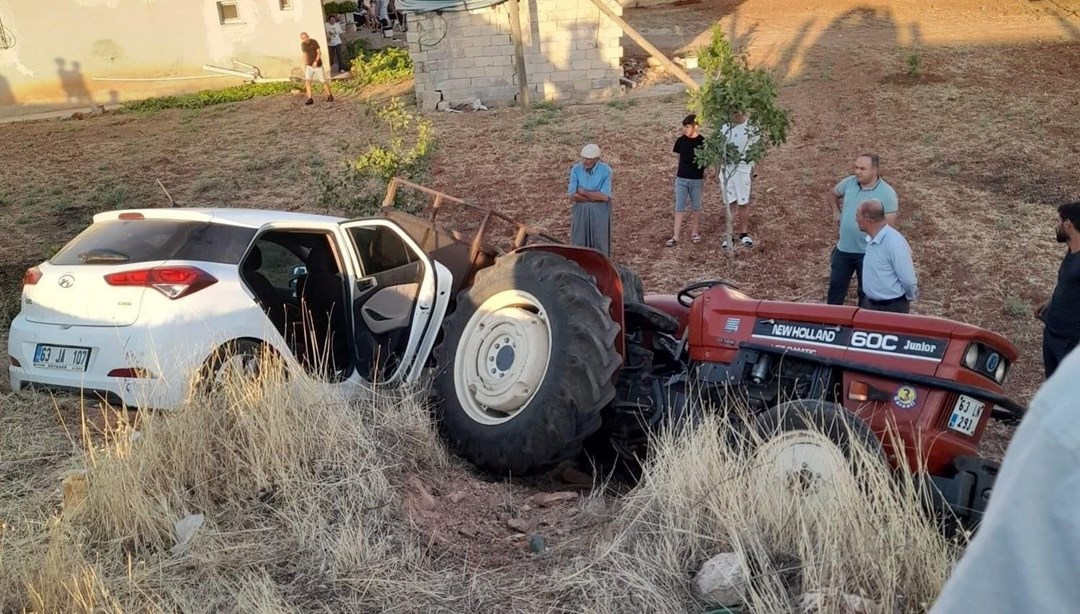 Şanlıurfa'da otomobil ile traktör çarpıştı: 4 yaralı