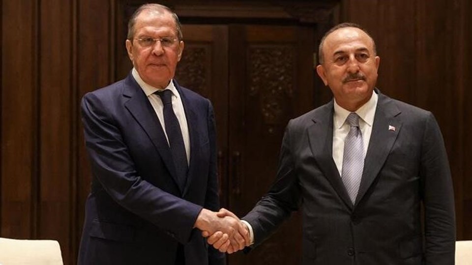 Dışişleri Bakanı Mevlüt Çavuşoğlu, Endonezya'da Rus mevkidaşı Sergey Lavrov ile bir araya geldi.