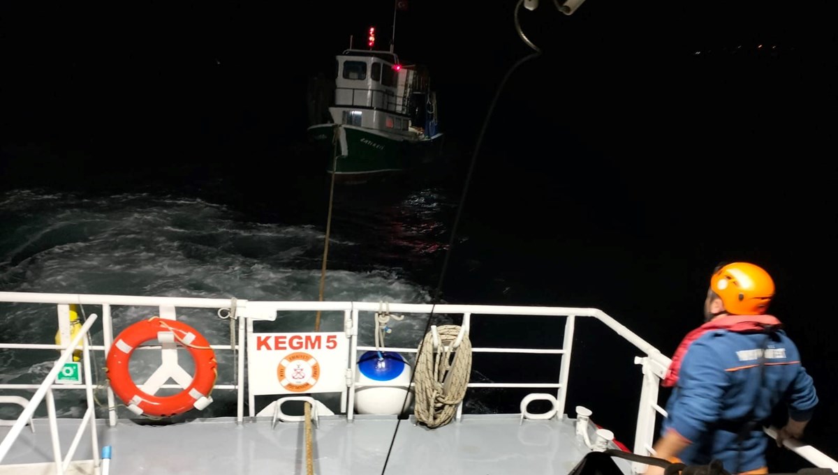 Beykoz açıklarında sürüklenen tekne kurtarıldı Beykoz açıklarında sürüklenen tekne kurtarıldı