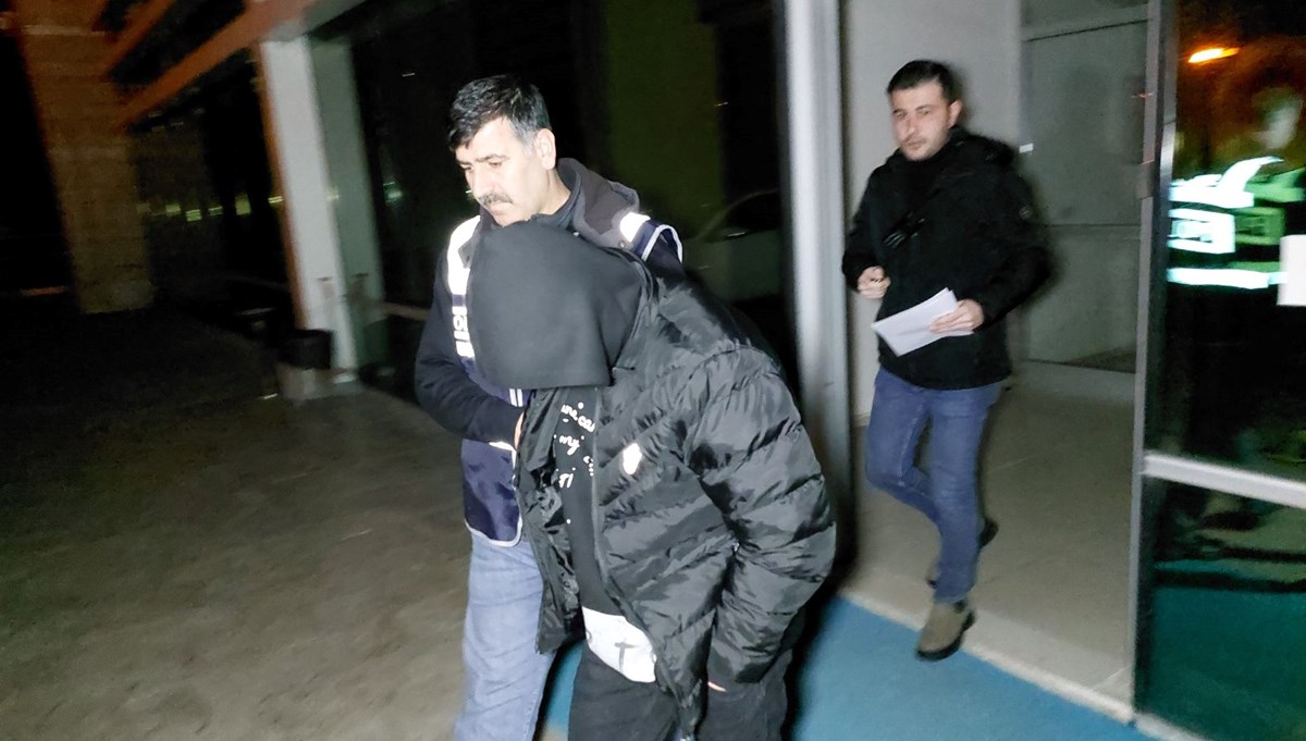 Samsun'da iki kardeşi bıçaklayan 16 yaşındaki çocuk tutuklandı Samsun'da iki kardeşi bıçaklayan 16 yaşındaki çocuk tutuklandı