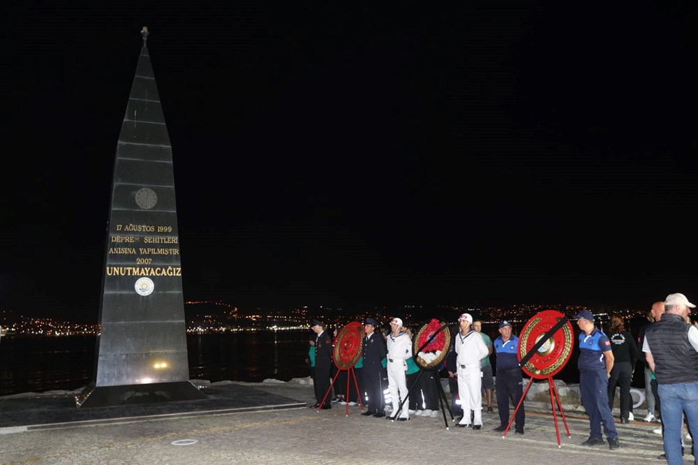 17 Ağustos depreminin 26. yılı: Hayatını kaybedenler anıldı - 2
