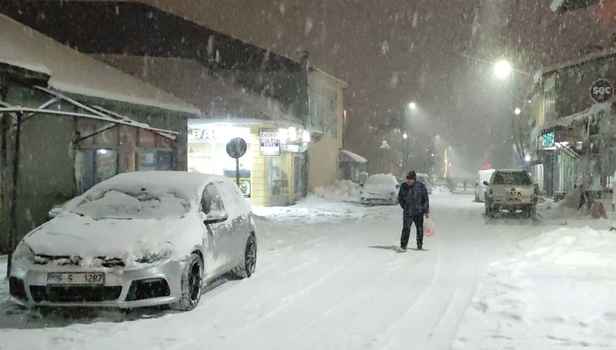 Bingöl'de kar nedeniyle 20 köy yolu ulaşıma kapandı